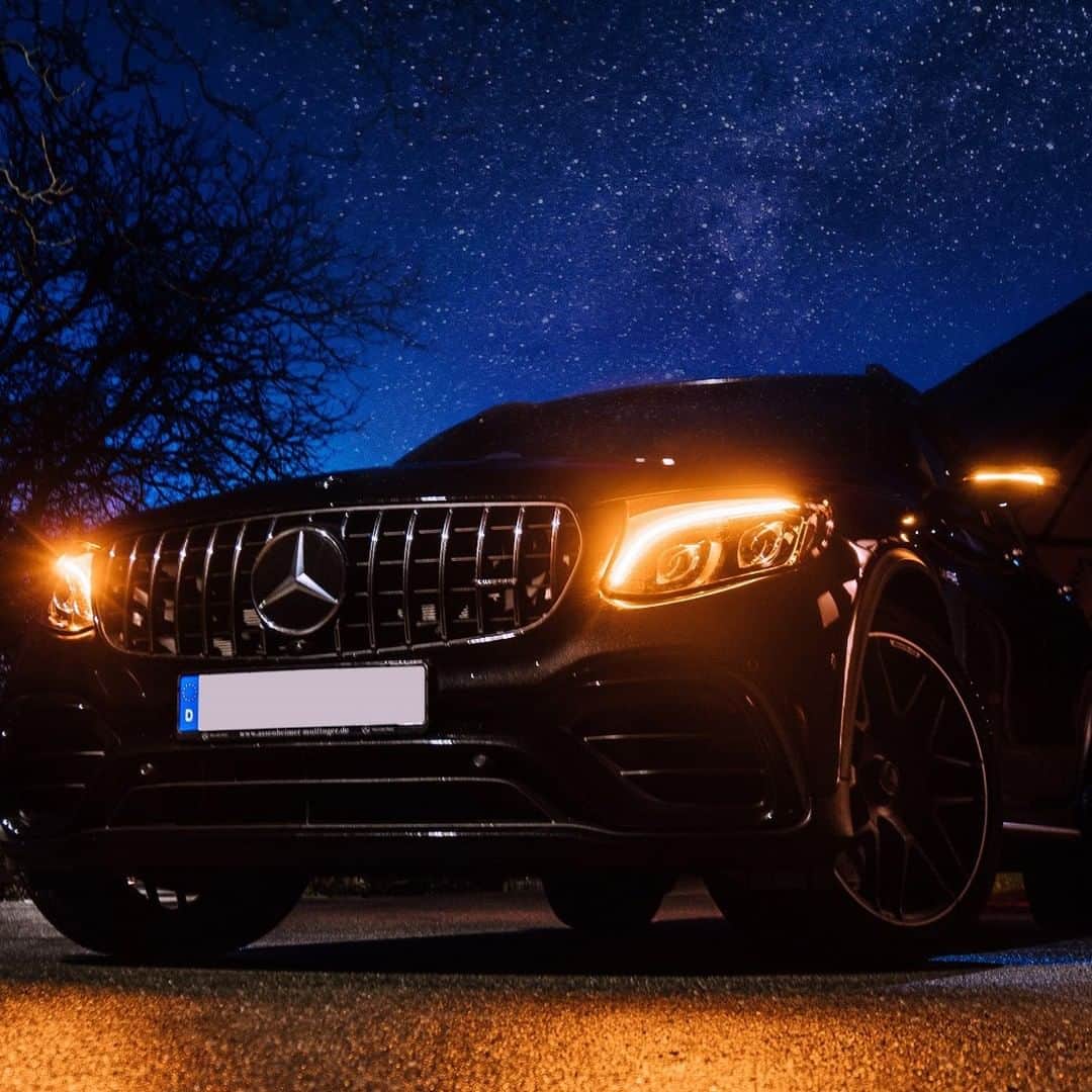 Mercedes AMGさんのインスタグラム写真 - (Mercedes AMGInstagram)「[Fuel consumption combined: 11.9 l /100km | CO2 emissions combined: 270 g/km]  This Mercedes-AMG GLC 63 S 4MATIC+ looks absolutely stunning as it prepares to take on the night!  Thanks to #AMGAddict Nick Häcker for this image.  #MercedesAMG #AMG #GLC63 #DrivingPerformance #Power #Passion #Mercedes #AMG🔥 #Luxury #CarsofInstagram #InstaCar #Lifestyle」3月24日 3時45分 - mercedesamg