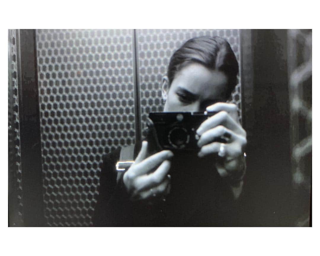 ケイト・ハリソンのインスタグラム：「Elevators in Paris .」