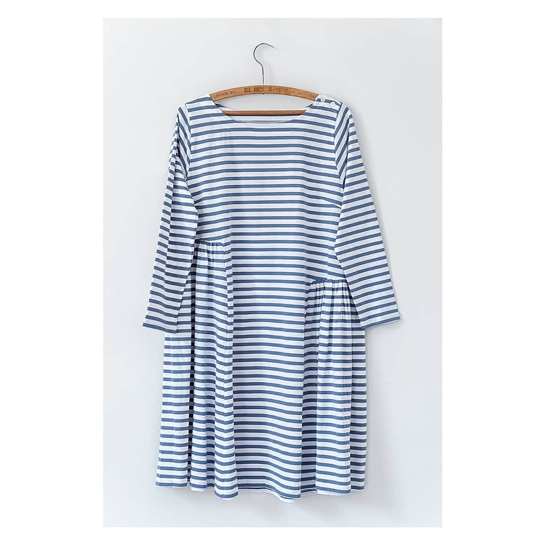 キャベジズ&ローゼズのインスタグラム：「Have a very maritime in the Amelie Dress in Blue Stripe 💙 Amelie is an extremely flattering organic jersey dress suitable for the high seas and dry land #ss19 #ss19collection #organiccotton #organiccottonclothing #bluestripes #blueandwhitestripes #shopnewarrivals #sustainablefashion #cabbagesandroses #cabbagesandrosesfashion @christina_strutt @cabbagesandroses_shop 👆Link In Bio👆」
