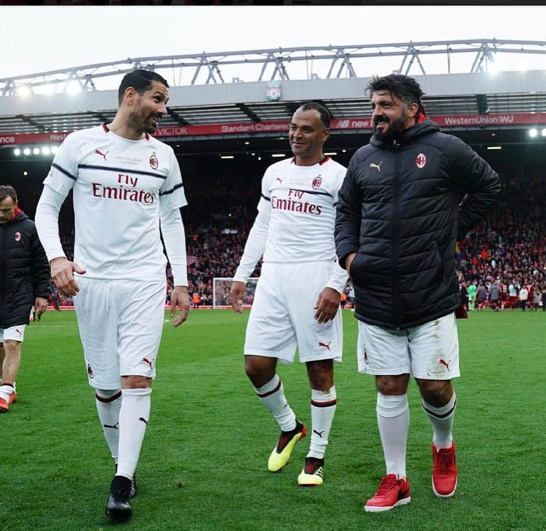 マルコ・ボリエッロさんのインスタグラム写真 - (マルコ・ボリエッロInstagram)「What an amazing day! Grazie @acmilan ❤️ Thank you @liverpoolfc 🙏🏻 #liverpoollegends  #milanglorie #anfield」3月24日 3時58分 - marcoborriello