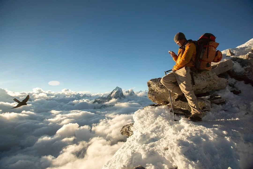 ナショナルジオグラフィックさんのインスタグラム写真 - (ナショナルジオグラフィックInstagram)「Photo by Aaron Huey @argonautphoto |  Danuru Sherpa, friend and climbing partner, checks Facebook at at Camp 1 on Ama Dablam, in Nepal. The reception up here at 20,000 feet is amazing! Danuru has summited #Everest 16 times. He is one of the best of the best here in the #Khumbu (or anywhere for that matter). Follow @argonautphoto for more images from #AmaDablam, #Himalaya, #Nepal.」3月24日 4時05分 - natgeo