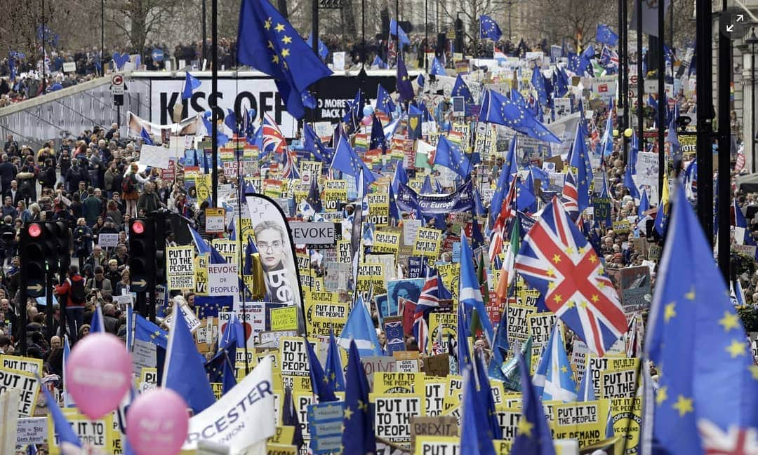 キャサリンハムネットさんのインスタグラム写真 - (キャサリンハムネットInstagram)「What a wonderful atmosphere today on the #peoplesvotemarch - one million of us, of all ages, all wishing to #CANCELBREXIT - so many powerful speeches too 🇪🇺🇪🇺🇪🇺❤❤❤👏👏👏 . . Photo courtesy of Tim Ireland/AP . . #CANCELBREXIT #SECONDREFERENDUMNOW #PROTESTANDSURVIVE」3月24日 4時15分 - katharinehamnett