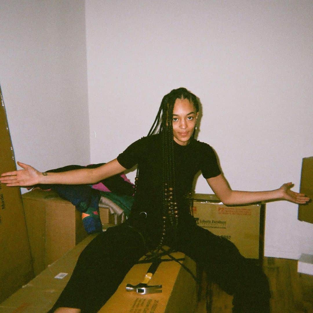 Vogue Runwayさんのインスタグラム写真 - (Vogue RunwayInstagram)「21-year-old Jamaica, Queens native @inscotts , whose easygoing demeanor and gorgeous hip-grazing braids put her on 17 runways over the course of four weeks, criss-crossed two continents and four cities during fashion month. Armed with three film cameras, Scott captured her experience in a series of candid shots; they offer a glimpse at the lighter moments that occur within each model’s international show tour. To wit, when asked for her fashion month high, Scott replied: “It’s hard to pick just one high of fashion month because every day is filled with such worthwhile moments!” Tap the link in our bio to get her model's eye view of the shows.」3月24日 4時26分 - voguerunway