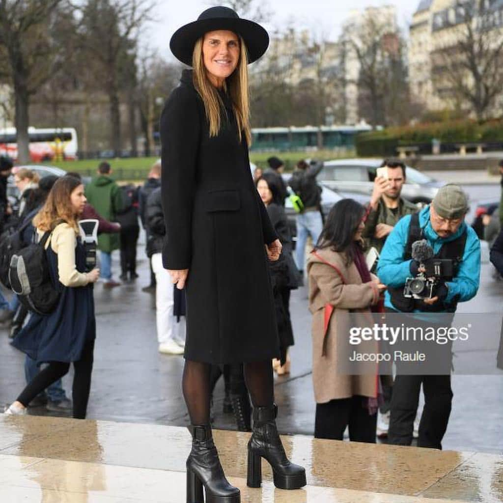 アンナ・デッロ・ルッソさんのインスタグラム写真 - (アンナ・デッロ・ルッソInstagram)「@gettyimages 📸 #pfw」3月24日 4時21分 - annadellorusso