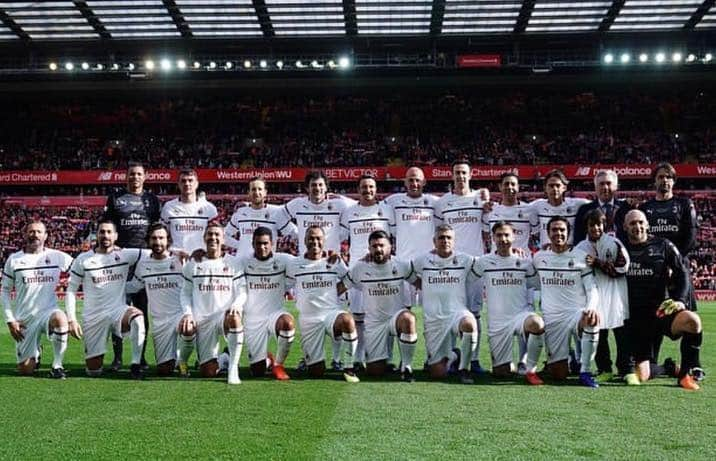 フィリッポ・インザーギさんのインスタグラム写真 - (フィリッポ・インザーギInstagram)「Amazing day in Liverpool... #liverpoollegends vs #milanglorie @acmilan @liverpool #fondazionemilan #anfield #legends #friends」3月24日 4時24分 - pippoinzaghi