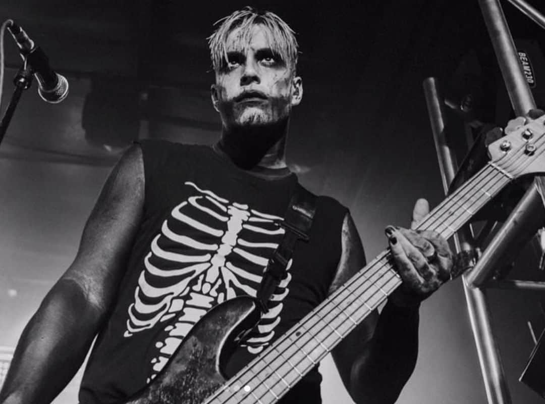 のインスタグラム：「We'd like to extend a warm welcome to @justiniceninekillerz who has joined @miwband permanently 💀⁣ LINK IN BIO⁣ 📷: @wheresbryce⁣ .⁣ .⁣ .⁣ #altpress #ap #alternativepress #iamap #motionlessinwhite #miw #miwband #iceninekills #ink #justinmorrow」