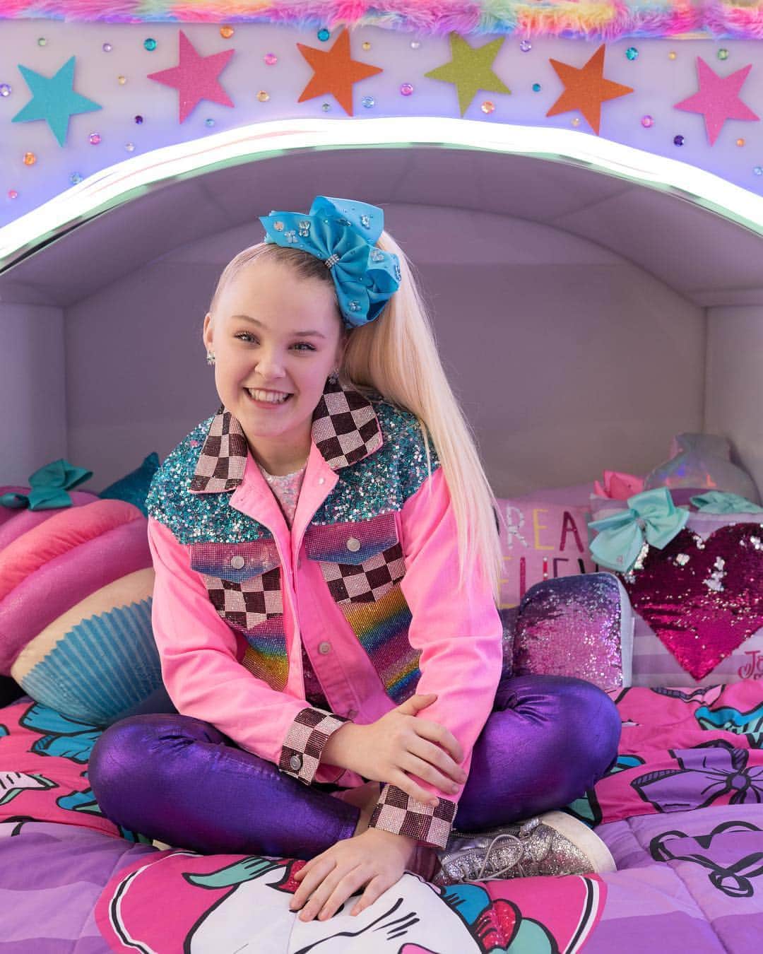 Instagramさんのインスタグラム写真 - (InstagramInstagram)「Are. You. Ready? ⚡️🦄🤘The Nickelodeon (@nickelodeon) Kids’ Choice Awards are back, and we’re hanging out with two-time nominee JoJo Siwa (@itsjojosiwa), a past #KCA winner who knows a thing or two about that gooey green slime. “Getting slimed feels exactly like it looks. It’s wet and cold, but it’s such a big honor to be slimed,” says the 15-year-old, who is nominated this year for “Favorite Social Music Star” and “Favorite TV Host.” Speaking of favorites, JoJo shares some of hers — right now on our story」3月24日 4時30分 - instagram