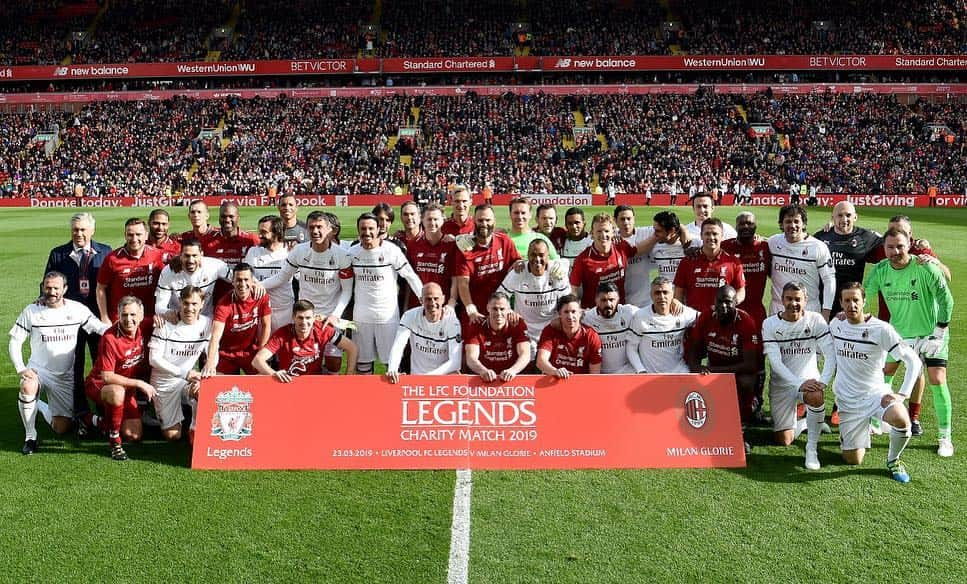 グレン・ジョンソンさんのインスタグラム写真 - (グレン・ジョンソンInstagram)「Great being back at Anfield! Loved it.... but dont think I will tomorrow! #liverpool #milan #winner #football #liverpoollegends #ynwa」3月24日 4時31分 - glenj8