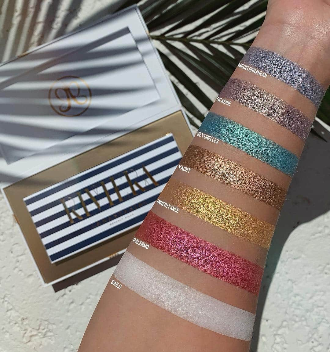 Anastasia Beverly Hillsさんのインスタグラム写真 - (Anastasia Beverly HillsInstagram)「RIVIERA 🛳 Palette shimmers 😍 @ddblueberry」3月24日 4時52分 - anastasiabeverlyhills