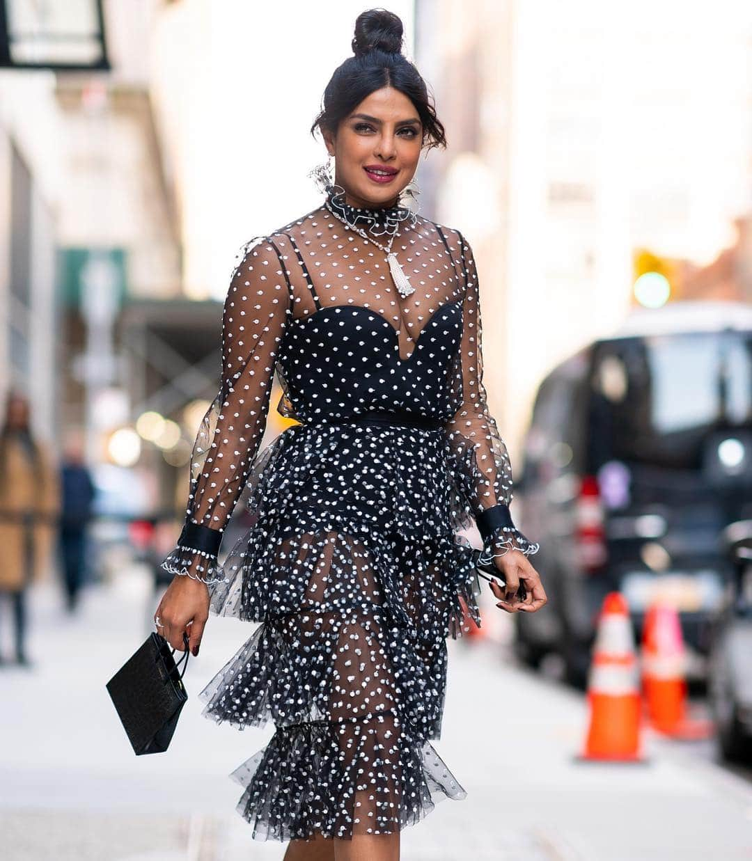 ELLE Magazineさんのインスタグラム写真 - (ELLE MagazineInstagram)「Pretty in polka dots ⚪️⚫️ #PriyankaChopra lands a spot on our #bestdressed list this week in a sheer @philosophyofficial dress. Link in bio to see the rest of the winners.」3月24日 4時52分 - elleusa