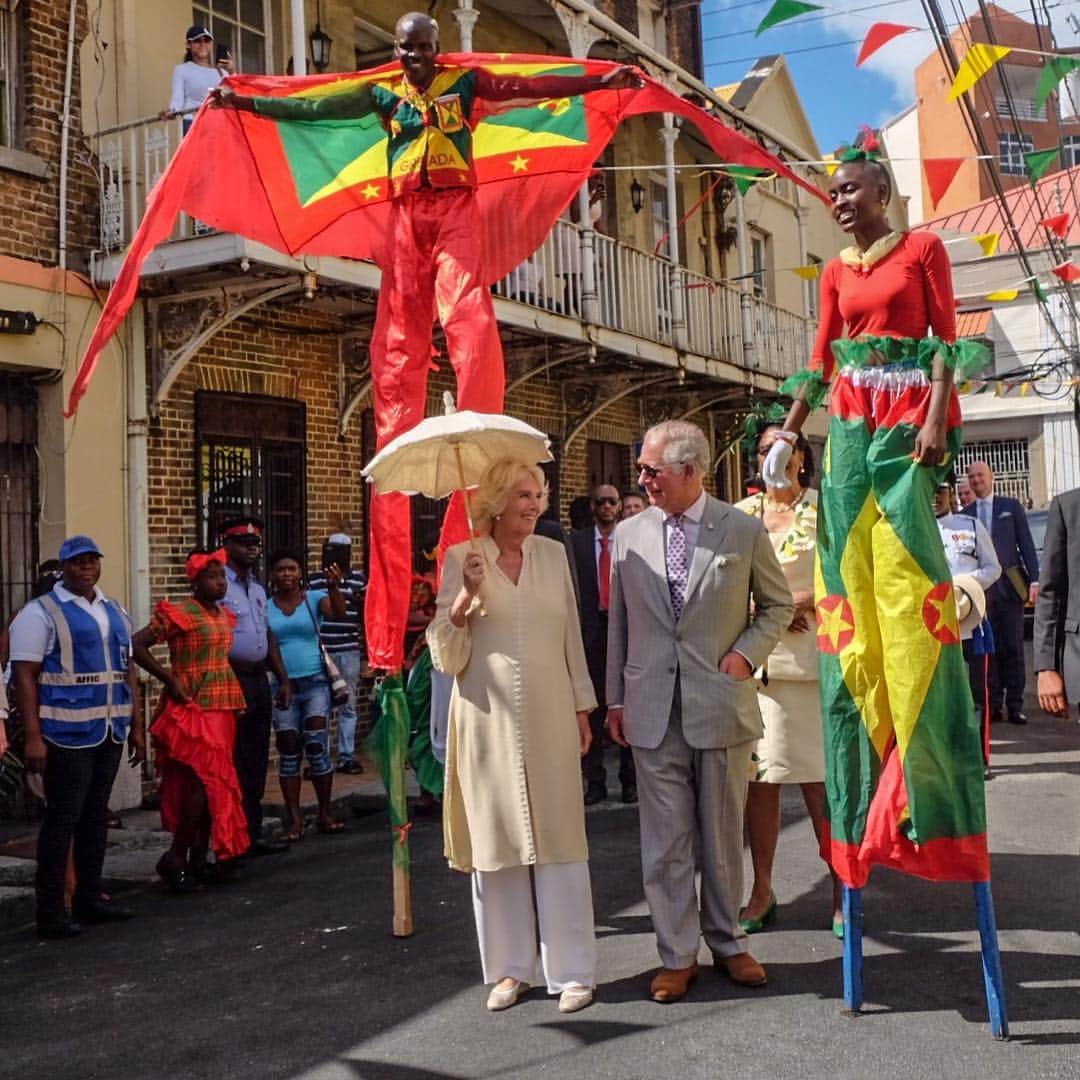 クラレンス邸さんのインスタグラム写真 - (クラレンス邸Instagram)「The #RoyalVisitGrenada gets underway with a colourful welcome to the Carenage! 🇬🇩」3月24日 5時02分 - clarencehouse