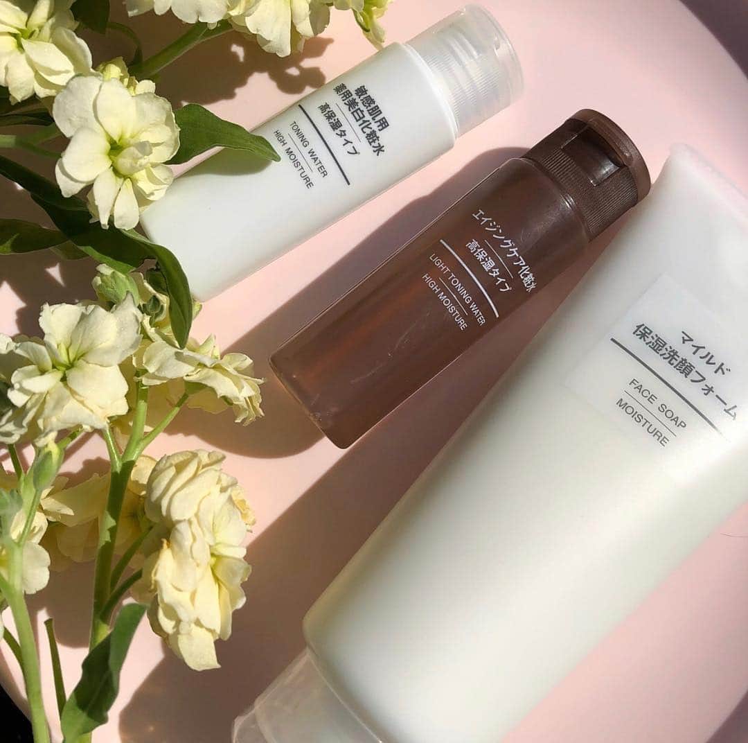 MUJI USAさんのインスタグラム写真 - (MUJI USAInstagram)「Keep your skin feeling refreshed and clean. Browse our assorted skincare lines online and in stores to find the right one for you. ————— Share your photos of your favorite MUJI products and tag us @mujiusa for a chance to be featured! 📸: @katelynlemon_ #muji#mujiusa #skincare #beauty」3月24日 5時00分 - mujiusa