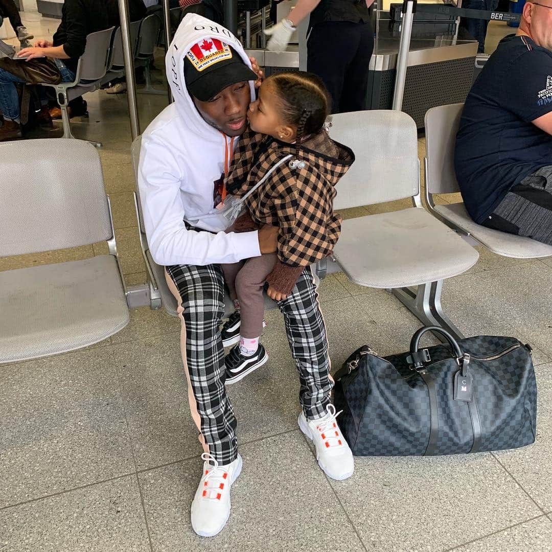 カルロス・マネのインスタグラム：「Beijo bom ❤️🤗」