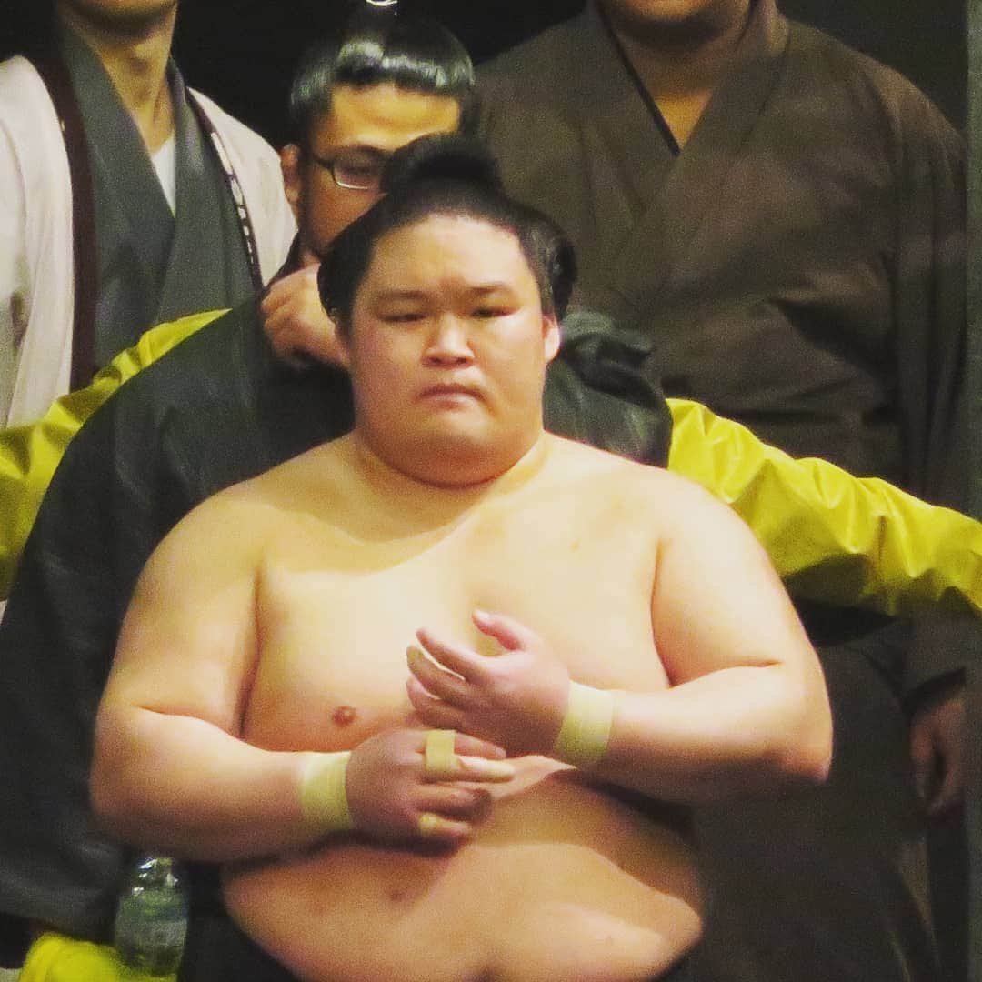 のインスタグラム：「平成最後の大相撲本場所、いよいよ今日が千秋楽！！ #sumoday #平成31年 #大阪場所 #春場所 #豪栄道 #貴景勝  #花道ズーム📷✨」