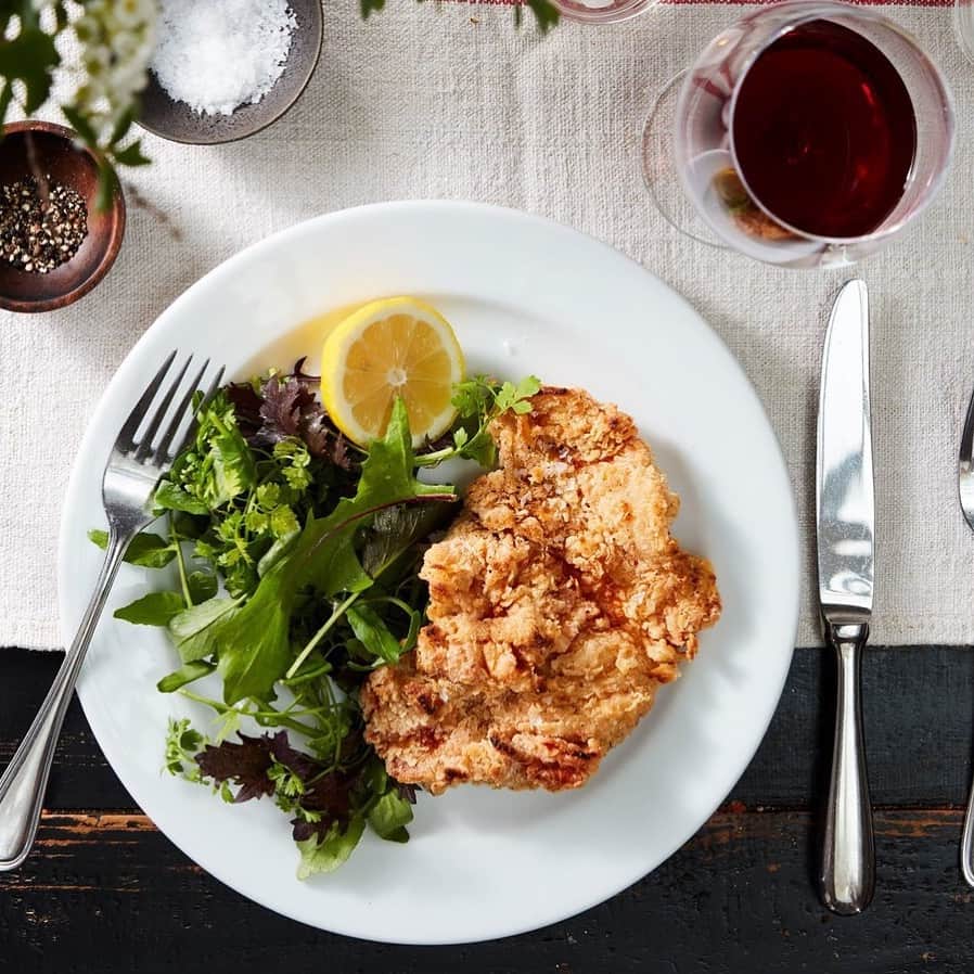 Food & Wineさんのインスタグラム写真 - (Food & WineInstagram)「Passover or not, this crispy turkey schnitzel makes a strong case for adding matzo breading to our schnitzel repertoire (that's a thing, right?!). Recipe link in our bio. 📷: @christophertestani」3月24日 5時05分 - foodandwine