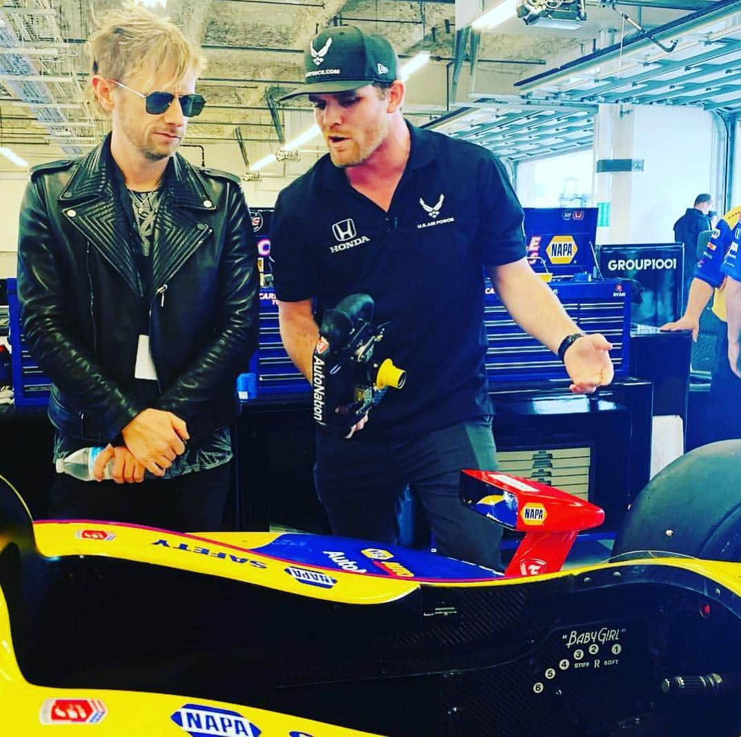 MUSEさんのインスタグラム写真 - (MUSEInstagram)「In the pits. #indycar」3月24日 5時28分 - muse