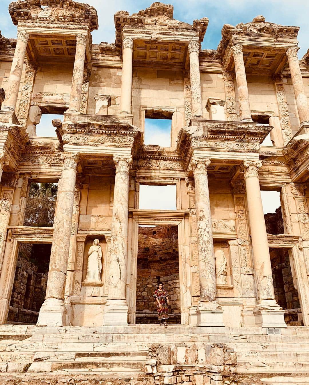 Ashantyさんのインスタグラム写真 - (AshantyInstagram)「Women Are made to be loved😍 #ephesus #turkey」3月24日 5時22分 - ashanty_ash