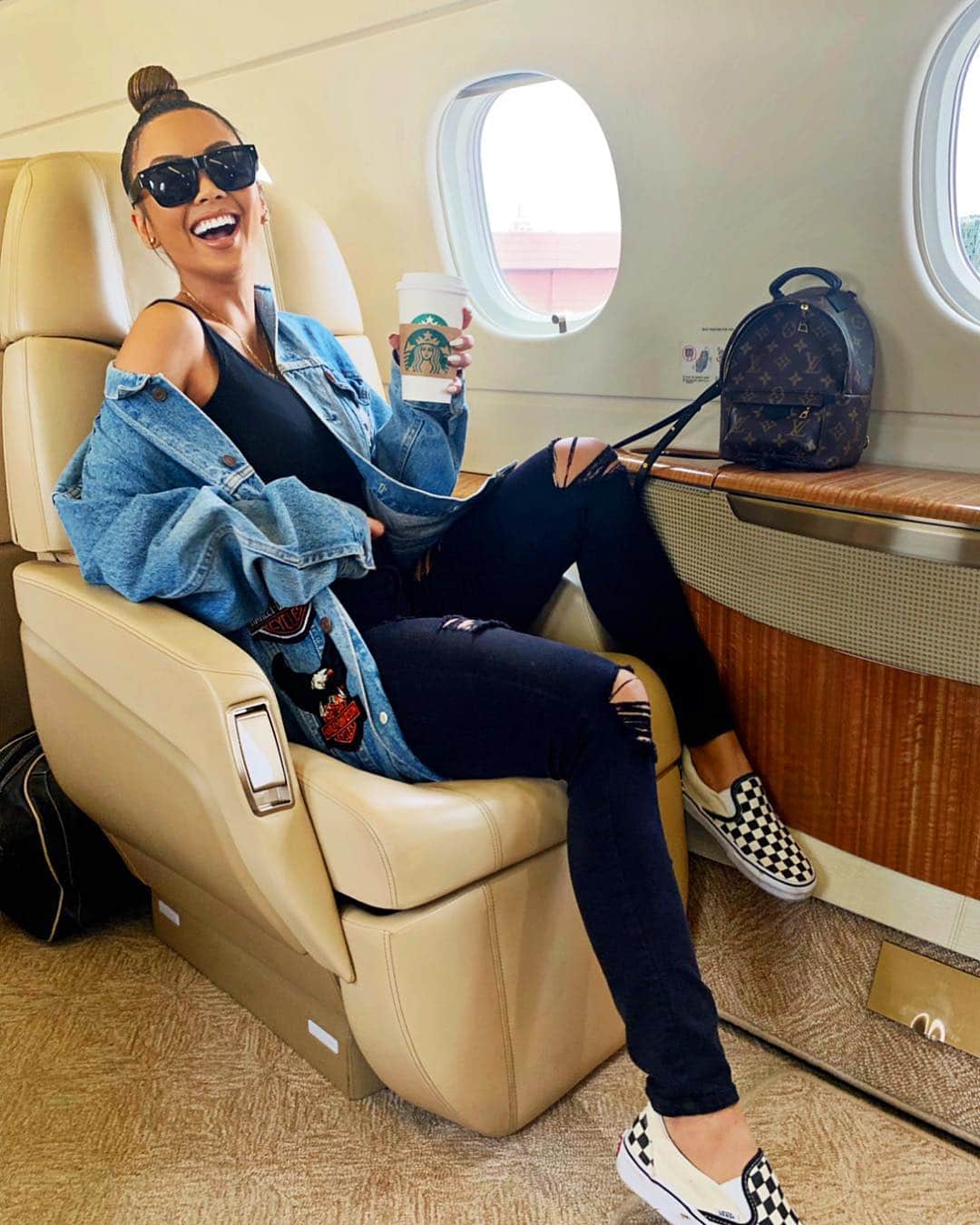 リアン Vのインスタグラム：「Weekend mood 😆 Focus on the good and the good gets better.」