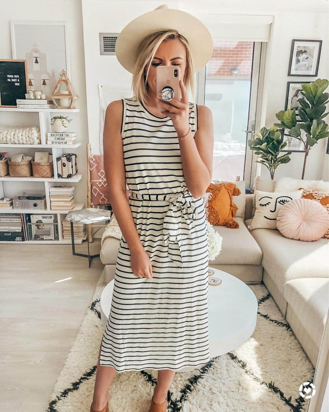 Stephanie Sterjovskiさんのインスタグラム写真 - (Stephanie SterjovskiInstagram)「1, 2, 3 or 4? Sharing a fun spring haul with pieces I got on sale (it ends today, so be sure to swipe up in my stories to snag these pieces while you can 40% off! - no code needed). Hope you all are having a beautiful Saturday! Xo 😘 . Outfit details linked in the @liketoknow.it app (follow me: stephsterjovski to shop my insta) http://liketk.it/2AFwN @liketoknow.it #liketkit #LTKunder100 #LTKstyletip #itsbanana #ltksalealert #uohome #mycb2」3月24日 5時43分 - stephsjolly