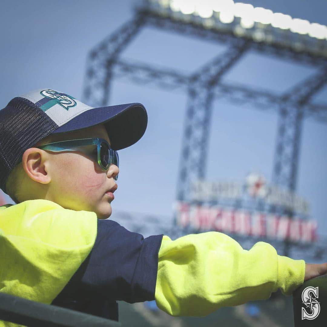 シアトル・マリナーズさんのインスタグラム写真 - (シアトル・マリナーズInstagram)「Can’t beat a sunny day at the ballpark. 😎」3月24日 5時54分 - mariners