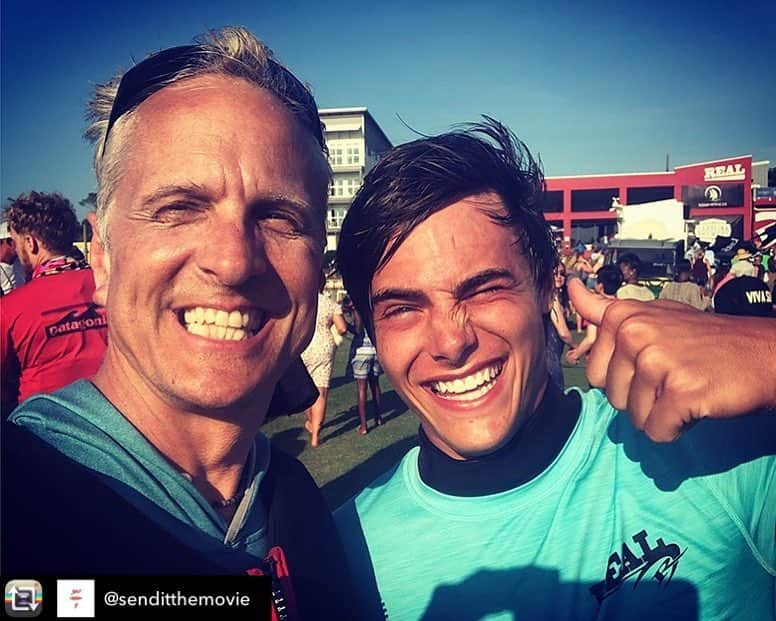 パトリック・ファビアンさんのインスタグラム写真 - (パトリック・ファビアンInstagram)「Summer Fun 2018 #SendItTheMovie 🤙 . . . Repost from @senditthemovie No better “Jake Wind” and “Billy Johnson Jr.” combination. Here’s @mrpatrickfabian and @kevingquinn taking it all in. #kiteboarding #waves #realwatersports  #OBX」3月24日 5時47分 - mrpatrickfabian