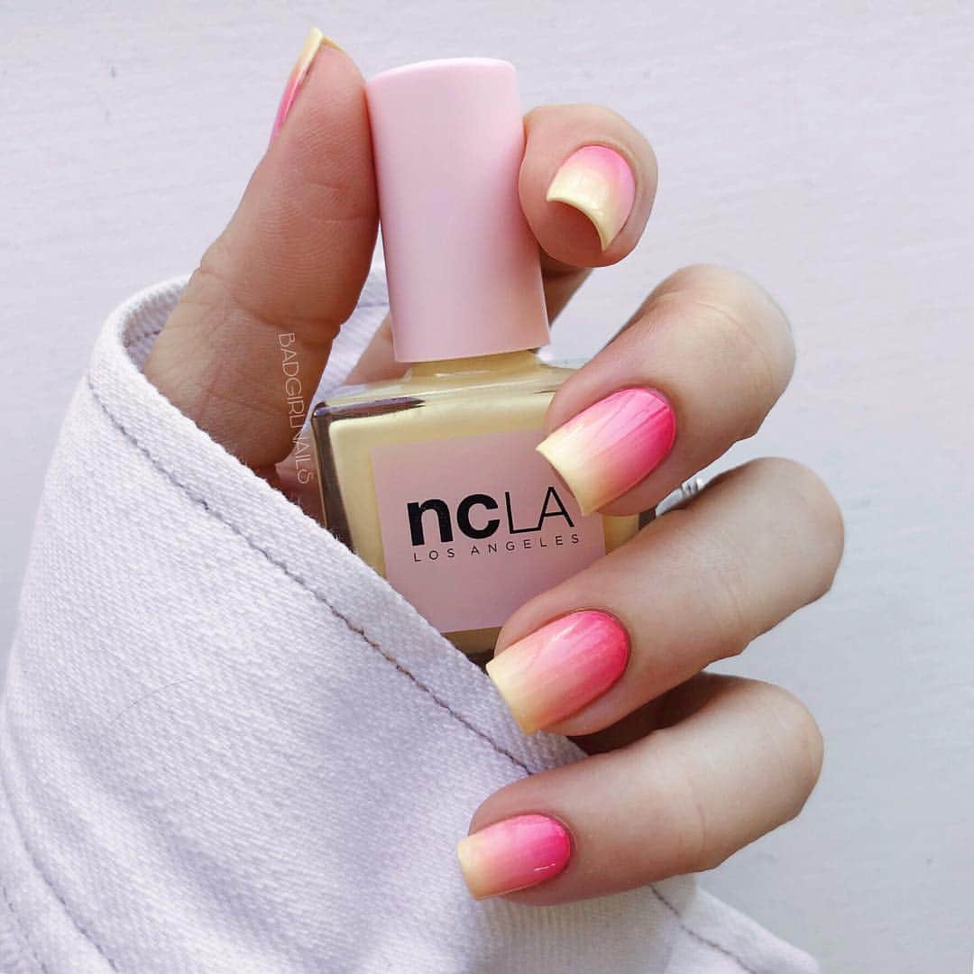 Soniaさんのインスタグラム写真 - (SoniaInstagram)「🍓Strawberry Lemonade🍋 Love a simple bright gradient for spring 😍 featuring “Tennis Anyone?” from @nclabeauty💕」3月24日 5時50分 - badgirlnails