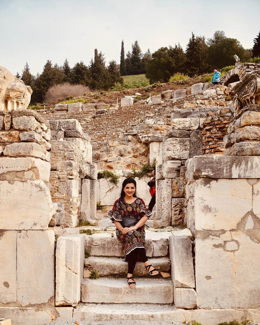 Ashantyさんのインスタグラム写真 - (AshantyInstagram)「I am a strong woman, because a strong woman raised me😀 #ephesus #turkey」3月24日 5時50分 - ashanty_ash