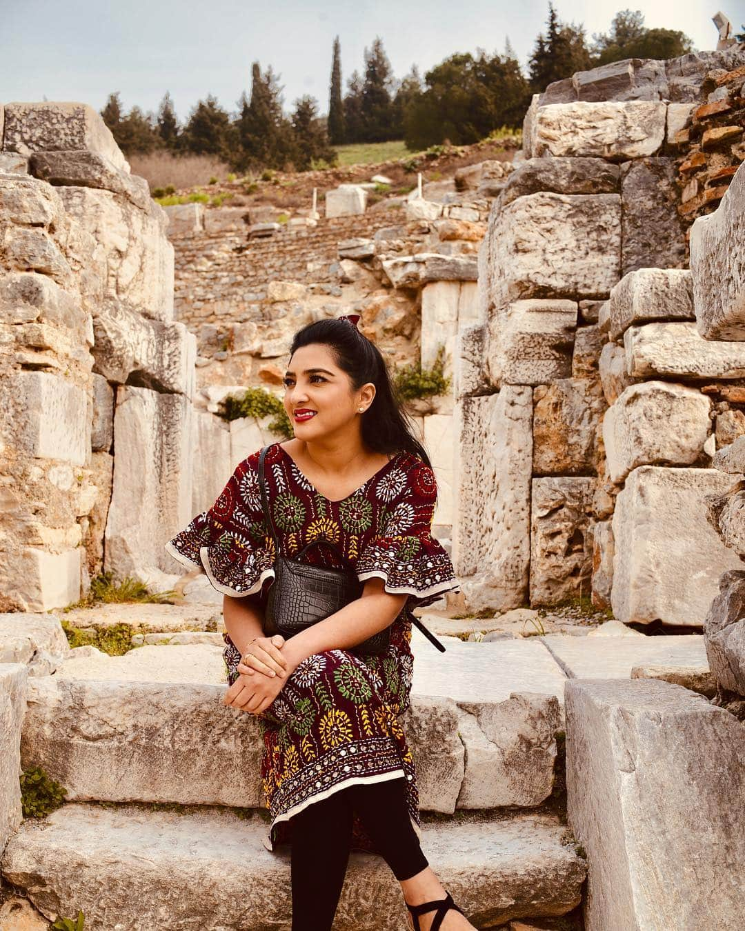 Ashantyさんのインスタグラム写真 - (AshantyInstagram)「I am a strong woman, because a strong woman raised me😀 #ephesus #turkey」3月24日 5時50分 - ashanty_ash