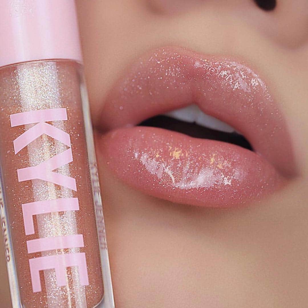 Kylie Cosmeticsさんのインスタグラム写真 - (Kylie CosmeticsInstagram)「OH YOU FANCY #Highgloss on @brutavaresppf 🤩 A sheer gloss with champagne reflects! ✨🥂」3月24日 6時03分 - kyliecosmetics