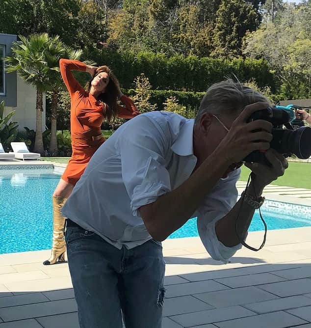 シンディ・クロフォードさんのインスタグラム写真 - (シンディ・クロフォードInstagram)「Hey @stewartshining, I’m over here...」3月24日 5時58分 - cindycrawford