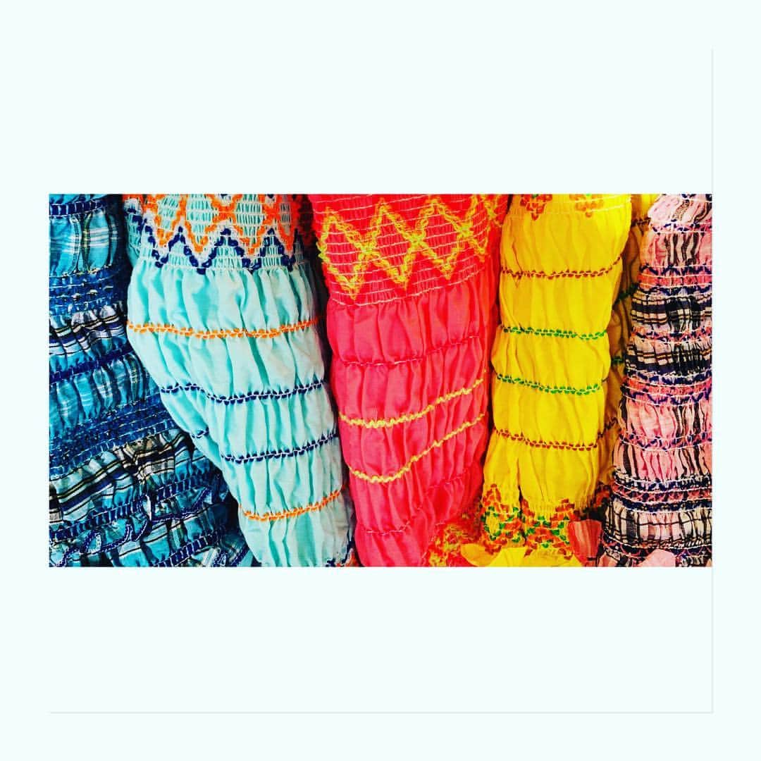 サーフバザーのインスタグラム：「Weekend sewing project 💃🏻 🧵 #weekend #project #sewing #fabric #mexico #rainbow #kinda  #surfbazaar #bazaarshop #bazaarworld」