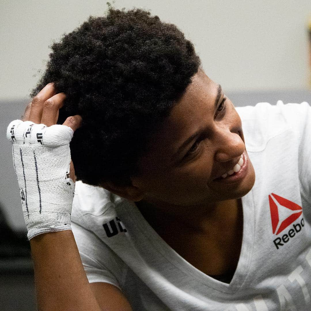 UFCさんのインスタグラム写真 - (UFCInstagram)「All smiles backstage! @AngieOverkill is coming up on @ESPN+! #UFCNashville」3月24日 6時29分 - ufc