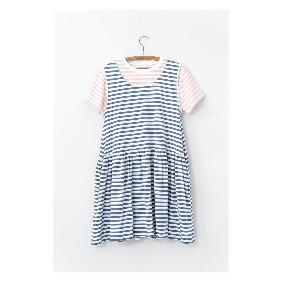 キャベジズ&ローゼズさんのインスタグラム写真 - (キャベジズ&ローゼズInstagram)「The dynamic duo ❤ The Ella Dress in organic blue cotton stripes is the perfect choice for spring. Wear her on her own or with the Terrance pink stripe T-shirt coming soon #ss19 #springootd #blueandwhitestripes #pinkstripes #slowfashionstyle #cozyoutfit #organiccotton #organicjersey #cabbagesandroses #cabbagesandrosesfashion @christina_strutt @cabbagesandroses_shop」3月24日 6時36分 - cabbages_and_roses