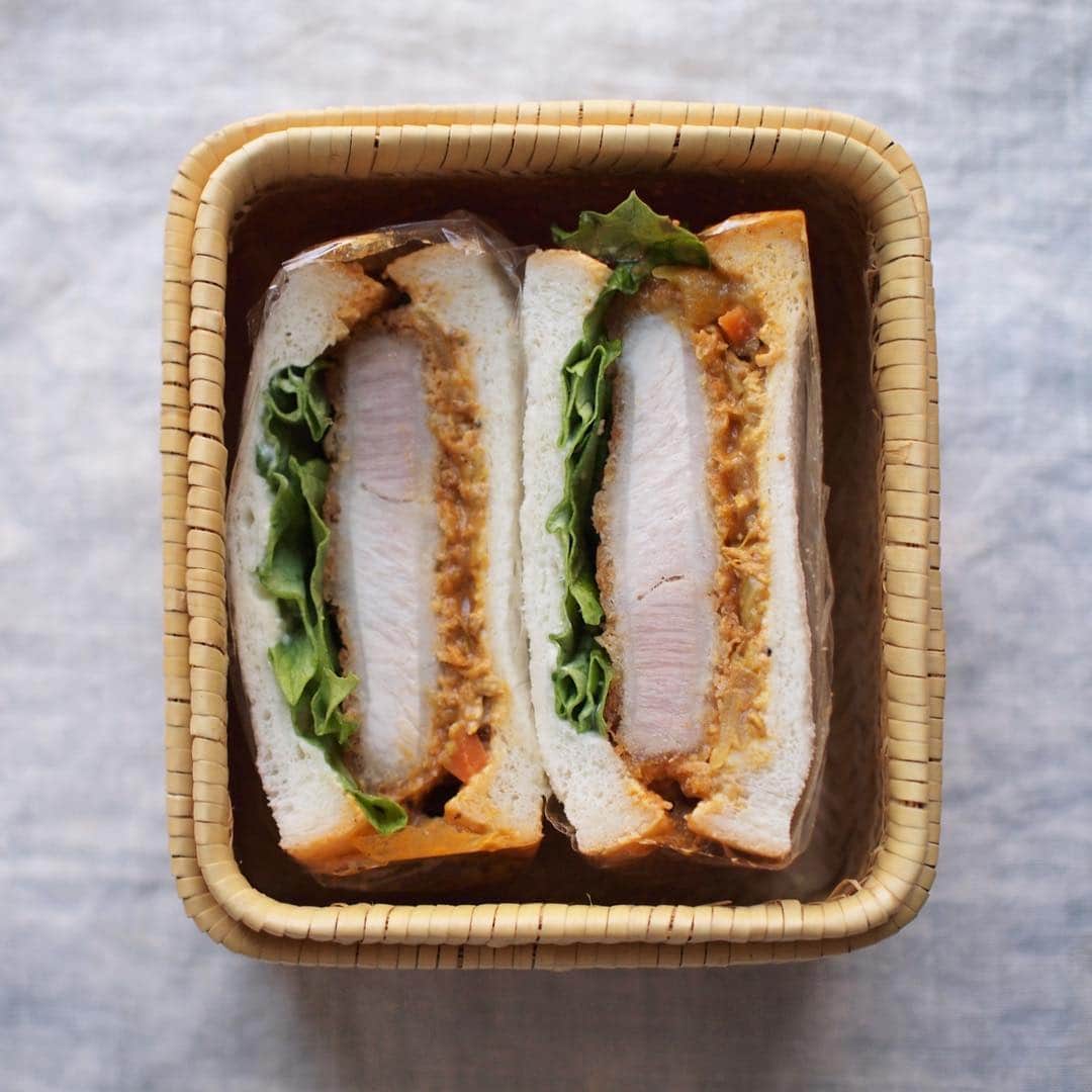 Rocoさんのインスタグラム写真 - (RocoInstagram)「03.24 カツサンド弁当  #roco弁 #お弁当 #置き弁 #obento #bento」3月24日 6時44分 - rororo_roco