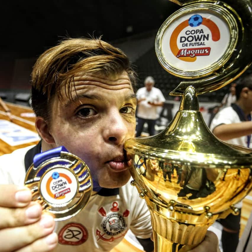 コリンチャンスさんのインスタグラム写真 - (コリンチャンスInstagram)「No Ginásio Wlamir Marques, o JR/Corinthians bateu o Santos por 4 e 3 na grande final e é campeão da Copa Down de Futsal Magnus 2019. Parabéns a todos atletas do Timão! . 📷 Rodrigo Coca . #VaiCorinthians」3月24日 6時54分 - corinthians