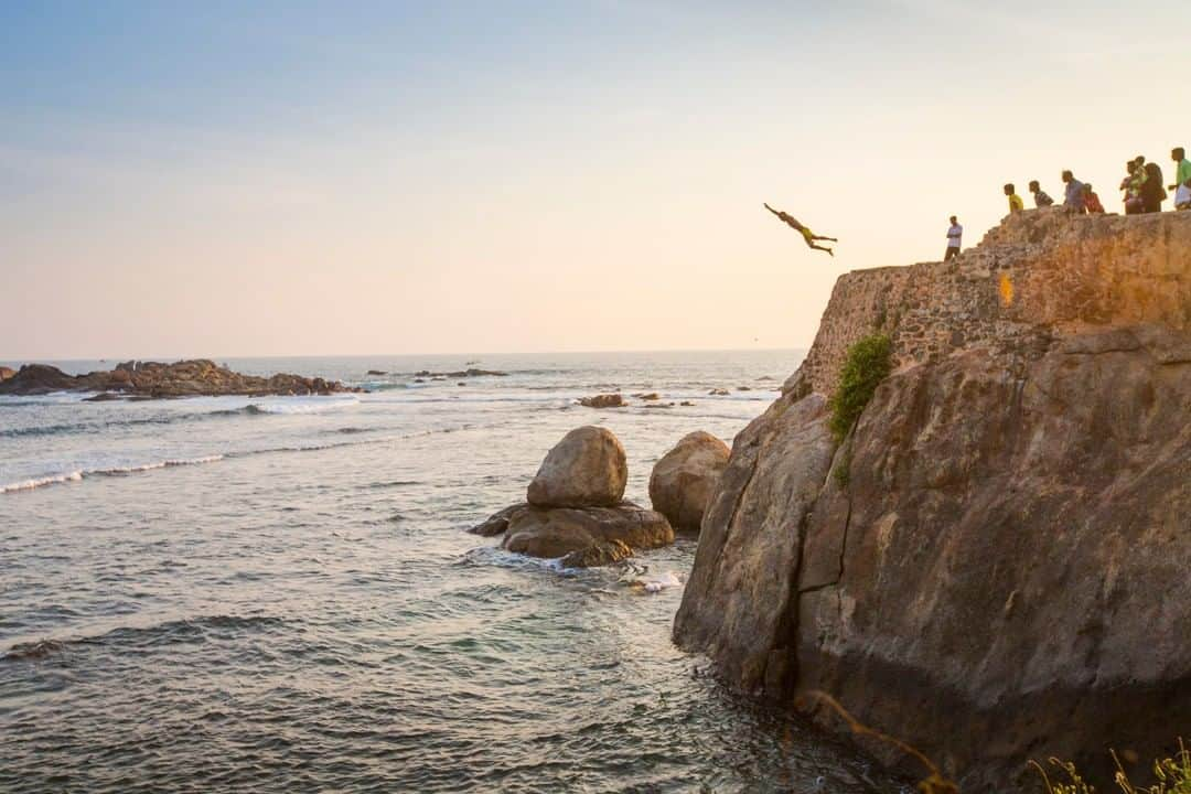 National Geographic Travelさんのインスタグラム写真 - (National Geographic TravelInstagram)「Photo by @emilypolar | A local cliff jumper sails off the Fort Wall in Galle, Sri Lanka to entertain tourists and earn tips for the day. Do not try this at home, these guys are pros. To see more of this lively world follow @emilypolar #SriLanka #Galle #FortGalle #Jump」3月24日 6時59分 - natgeotravel