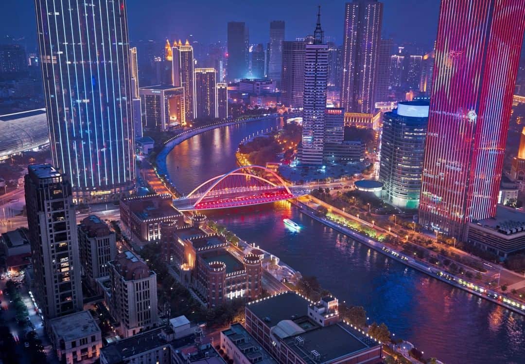 リッツ・カールトンさんのインスタグラム写真 - (リッツ・カールトンInstagram)「The bright lights and city sights of #Tianjin usher in an evening of excitement. #China #travelasia #cityview #nightlights #view #nightview #citylights #cityscape #skyline #evening #travel #travelgram #Instatravel #traveldiaries #RCPartner via – @TreyRatcliff」3月24日 7時00分 - ritzcarlton