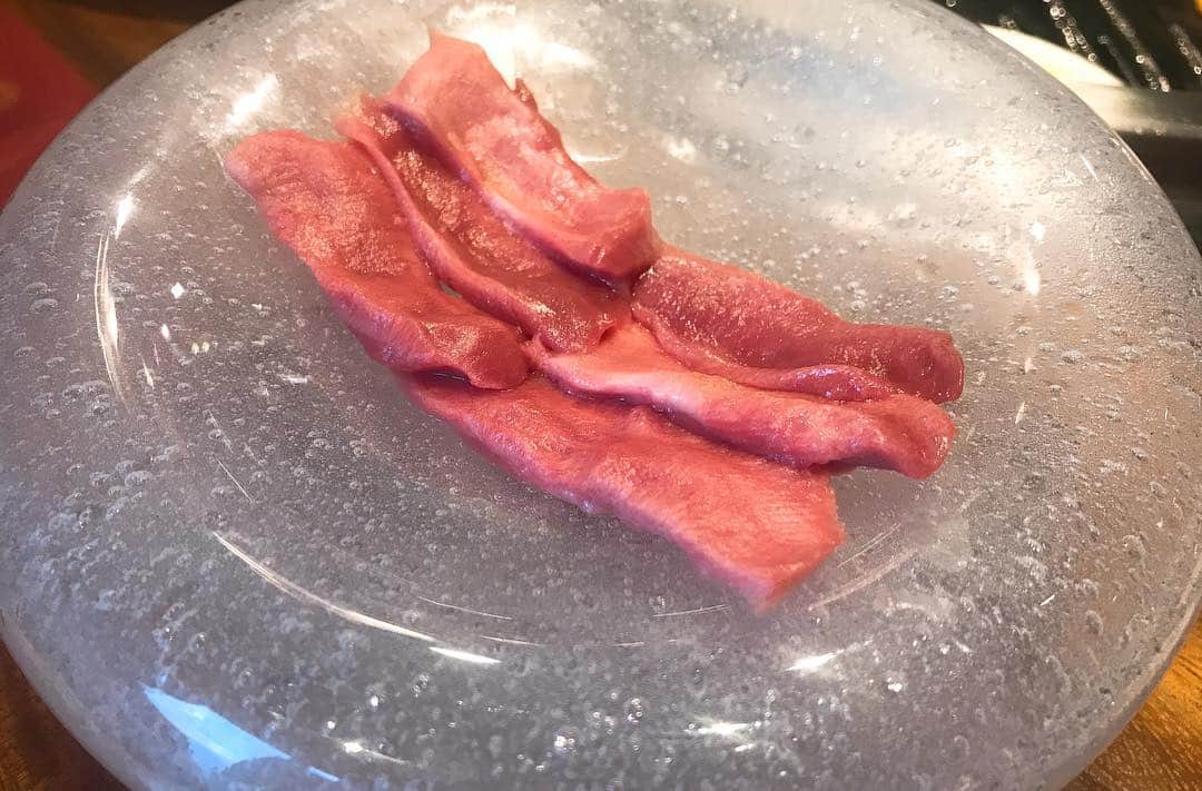 日下裕江さんのインスタグラム写真 - (日下裕江Instagram)「ラム肉が美味しいと評判の 🐑『ひつじ座』🐑 ラム肉が苦手だったオーナーが自ら北海道で牧場から作り育て上げた 国内産の臭みのない 拘りの部位を コースで出してくれる✨  臭み全く無いし、 さっぱりしてるから いくらでも食べれる♪ 本当美味しかった😋  お勧めです♡  @hitsuji_za  #ひつじ座 #ラム肉 #ジンギスカン #ラム焼肉 #羊 #美味しい」3月24日 7時21分 - hiroe___h