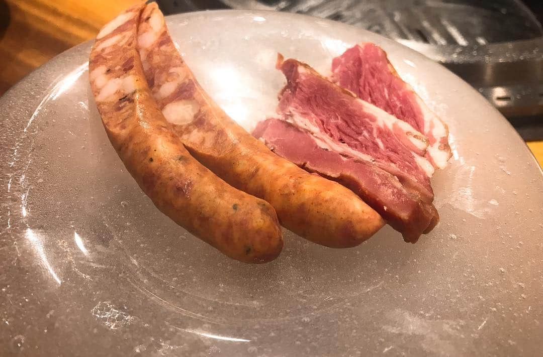 日下裕江さんのインスタグラム写真 - (日下裕江Instagram)「ラム肉が美味しいと評判の 🐑『ひつじ座』🐑 ラム肉が苦手だったオーナーが自ら北海道で牧場から作り育て上げた 国内産の臭みのない 拘りの部位を コースで出してくれる✨  臭み全く無いし、 さっぱりしてるから いくらでも食べれる♪ 本当美味しかった😋  お勧めです♡  @hitsuji_za  #ひつじ座 #ラム肉 #ジンギスカン #ラム焼肉 #羊 #美味しい」3月24日 7時21分 - hiroe___h