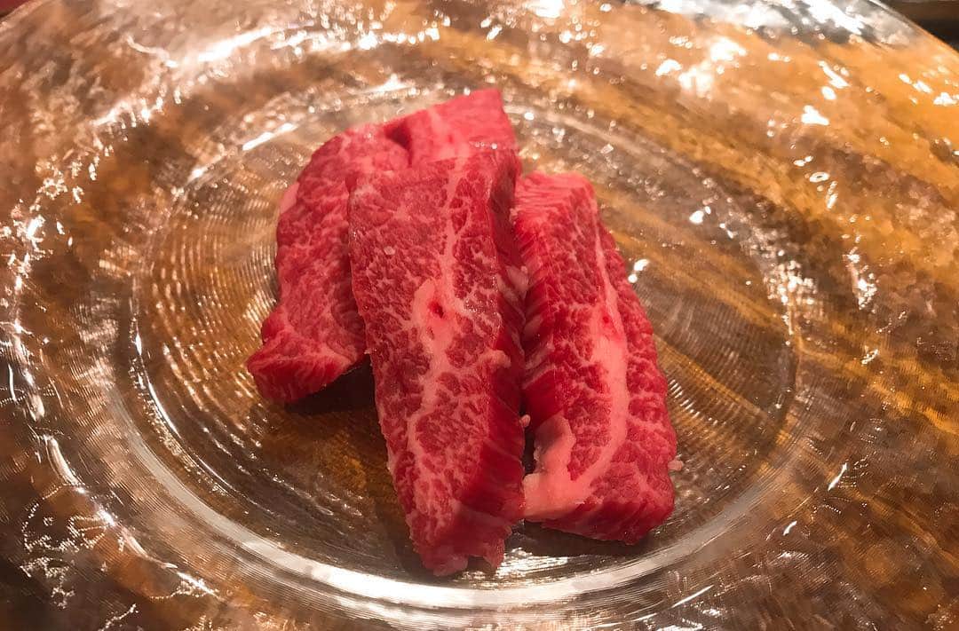 日下裕江さんのインスタグラム写真 - (日下裕江Instagram)「ラム肉が美味しいと評判の 🐑『ひつじ座』🐑 ラム肉が苦手だったオーナーが自ら北海道で牧場から作り育て上げた 国内産の臭みのない 拘りの部位を コースで出してくれる✨  臭み全く無いし、 さっぱりしてるから いくらでも食べれる♪ 本当美味しかった😋  お勧めです♡  @hitsuji_za  #ひつじ座 #ラム肉 #ジンギスカン #ラム焼肉 #羊 #美味しい」3月24日 7時21分 - hiroe___h
