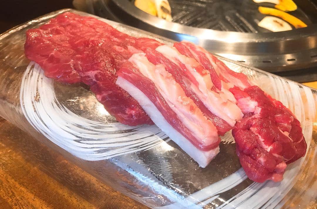 日下裕江さんのインスタグラム写真 - (日下裕江Instagram)「ラム肉が美味しいと評判の 🐑『ひつじ座』🐑 ラム肉が苦手だったオーナーが自ら北海道で牧場から作り育て上げた 国内産の臭みのない 拘りの部位を コースで出してくれる✨  臭み全く無いし、 さっぱりしてるから いくらでも食べれる♪ 本当美味しかった😋  お勧めです♡  @hitsuji_za  #ひつじ座 #ラム肉 #ジンギスカン #ラム焼肉 #羊 #美味しい」3月24日 7時21分 - hiroe___h
