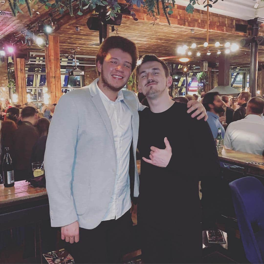 トム・キャセルのインスタグラム：「Y’all might have a ginger friend.. but I have a GINGER AFRO friend 😆 Happy Birthday @stevenhill93 👏💙」