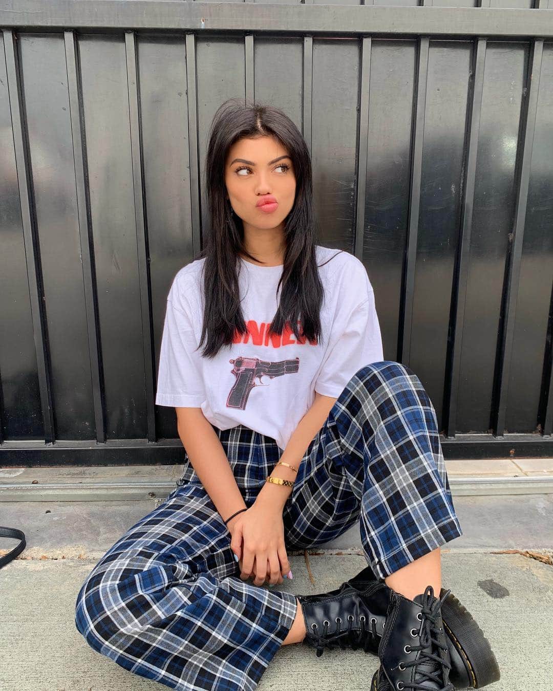 ケルシーのインスタグラム：「zane told me to post this because i make the same face in every photo」