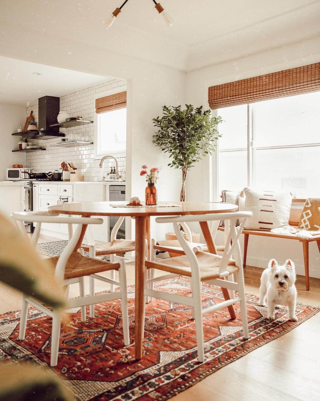 W E Y L I Eのインスタグラム：「After almost 2 years of living in this home, the dining room is finally coming together! This space makes me so happy now! It’s crazy how long it takes to decorate and find all the right pieces 😂 Slowly tackling one room at a time 💪🏼」