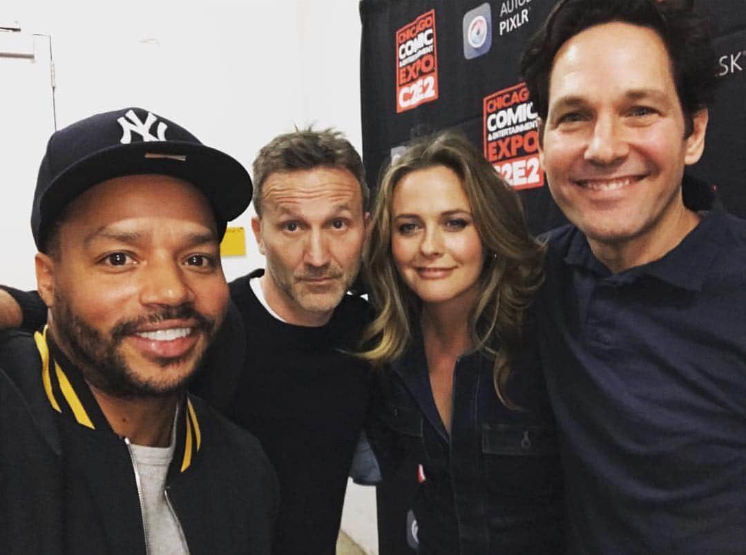 Just Jaredさんのインスタグラム写真 - (Just JaredInstagram)「The cast of “Clueless” - @donald_aison @breckinmeyer @aliciasilverstone and Paul Rudd - reunited at the C2E2 event in Chicago! #AliciaSilverstone #PaulRudd #DonaldFaison #BreckinMeyer #Clueless Photo: @donald_aison」3月24日 8時02分 - justjared