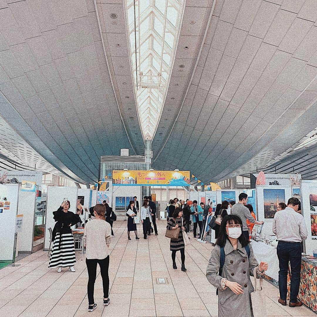 唯可（yuika）さんのインスタグラム写真 - (唯可（yuika）Instagram)「* わたしね、空港大好きなんだ✈️ 空港行くとなんだかワクワクしない？😍✨私だけ？笑 * 今羽田空港ですごく素敵なイベントをやっているので 体験しに行ってきたよ🧡"次に行きたい国"を考えながら ブースでしおりを作ってきたの😳🖋 もうすぐGWもだし旅行きたいな🌈ワクワク🧡✈️🧡 * この土日みんなも行ってみてね！ * #羽田からはじまる旅のしおり#もっと海外へ#羽田空港#旅行好きな人と繋がりたい#韓国#海外旅行#アメリカ#旅好き女子#カフェ巡り#スーツケース#旅行好き#イベント#しおり#旅コーデ#PR#haneda#trip#travel#instagood#cafe#cafestagram#coffee」3月24日 8時07分 - yu.i.k.a