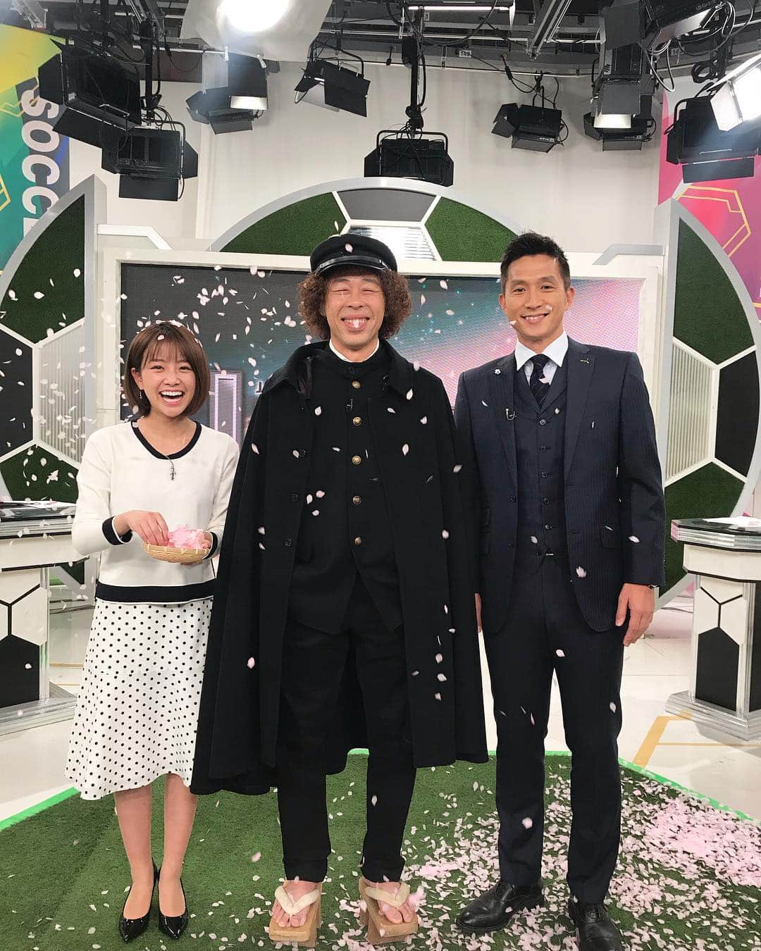 のインスタグラム：「🌸 J2スペシャルご覧いただきありがとうございました！ 盛りだくさんで楽しい放送でした☺︎ ※平畠さん卒業ではありません笑 . . 今日は1日おはよんロケ🎤 明日から1週間の通し企画です✨ お楽しみに♪♪ #nhkbs1#jリーグタイム#j2スペシャル #中川絵美里#平畠啓史 さん#福西崇史 さん」