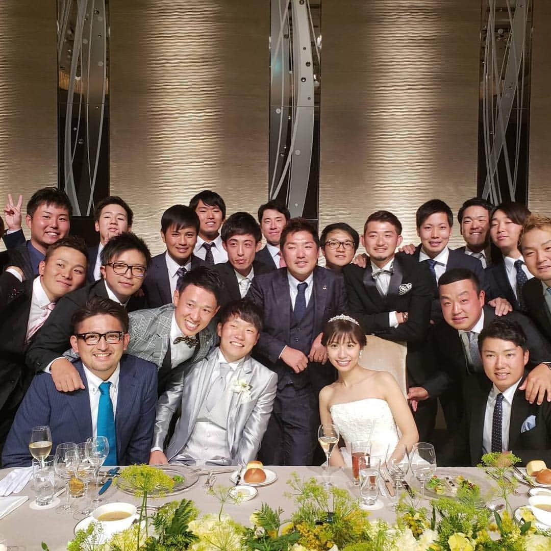 出水田大二郎さんのインスタグラム写真 - (出水田大二郎Instagram)「浅地の結婚式最高だった🥺！ 三次会までしかいれなかったけど楽しかったよ。 末永くお幸せに😁💕 #結婚式#披露宴#プロゴルファー#仲間 #にしても奥さん綺麗すぎ 笑  今日はゴルフフェア！ダンロップのとこいますよー」3月24日 8時20分 - dai26insta