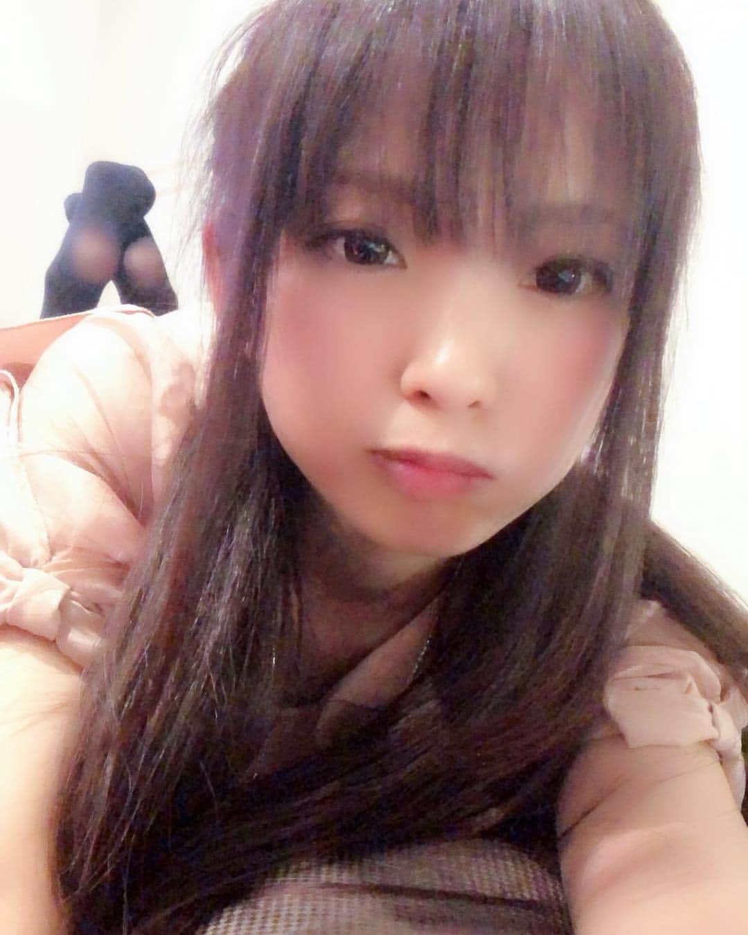倖田柚希のインスタグラム：「起きてよー(*｀･з･) #顔ぱんぱん丸 #中途半端な写真」