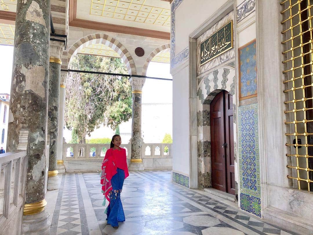Laraさんのインスタグラム写真 - (LaraInstagram)「Topkapi palace 🕌 . . タイル装飾が見事な オスマン帝国時代の トプカプ宮殿 🏰 ハーレムでも有名 🇹🇷」3月24日 8時39分 - fa_la_lara
